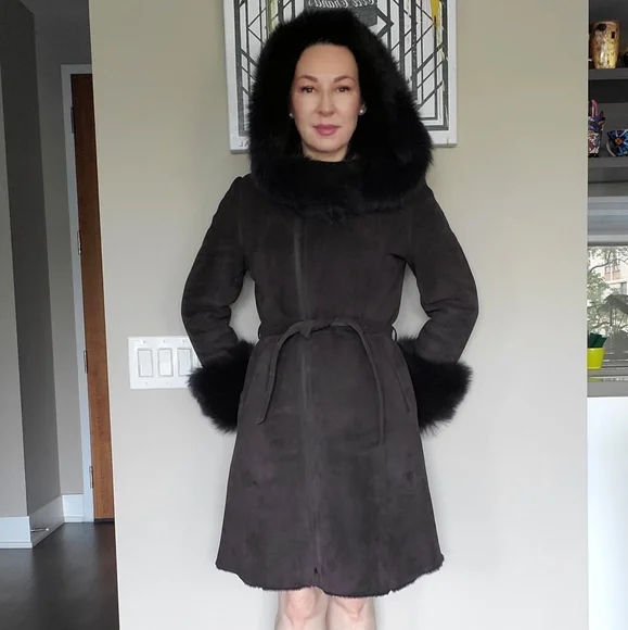π 4X HOST PICK π π₯NEW π₯ Genuine Shearling Coat with Hood - Picture 1 of 16